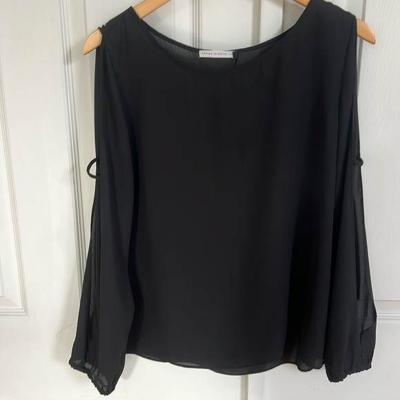 Favorite going out top! - Picture 1 of 5